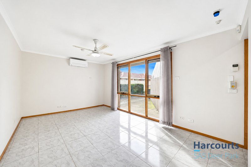 Photo - 2/21 Reaburn Avenue, St Albans VIC 3021 - Image 5