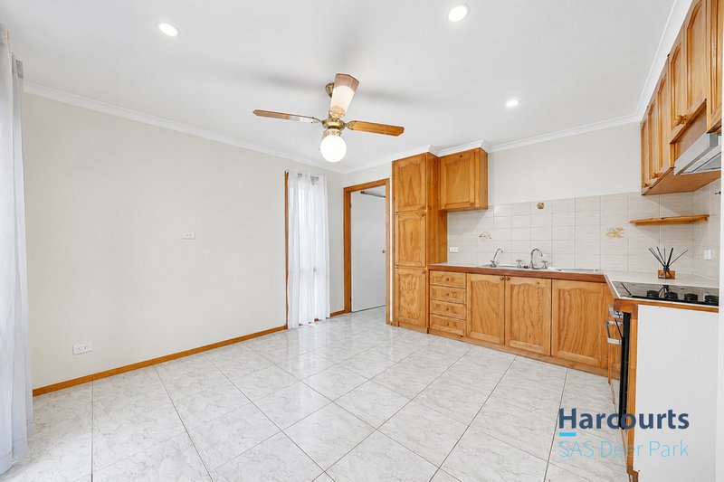 Photo - 2/21 Reaburn Avenue, St Albans VIC 3021 - Image 8