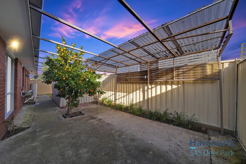 Photo - 2/21 Reaburn Avenue, St Albans VIC 3021 - Image 10
