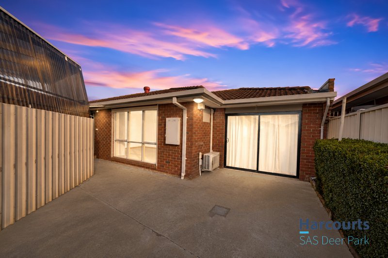 Photo - 2/21 Reaburn Avenue, St Albans VIC 3021 - Image 11