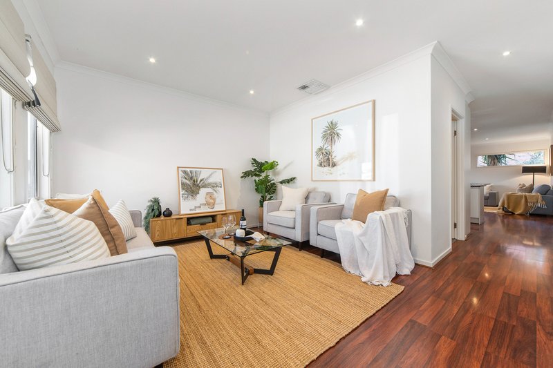 Photo - 2/21 Rosslyn Avenue, Seaford VIC 3198 - Image 3