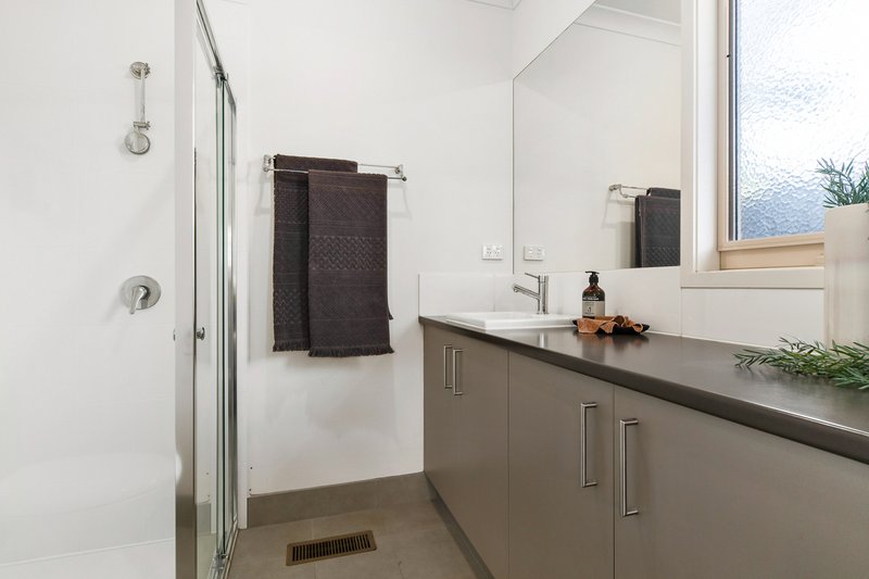 Photo - 2/21 Rosslyn Avenue, Seaford VIC 3198 - Image 5