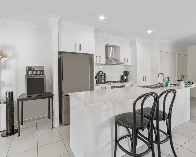 Photo - 2/21 Sevenhill Place, Doolandella QLD 4077 - Image 2