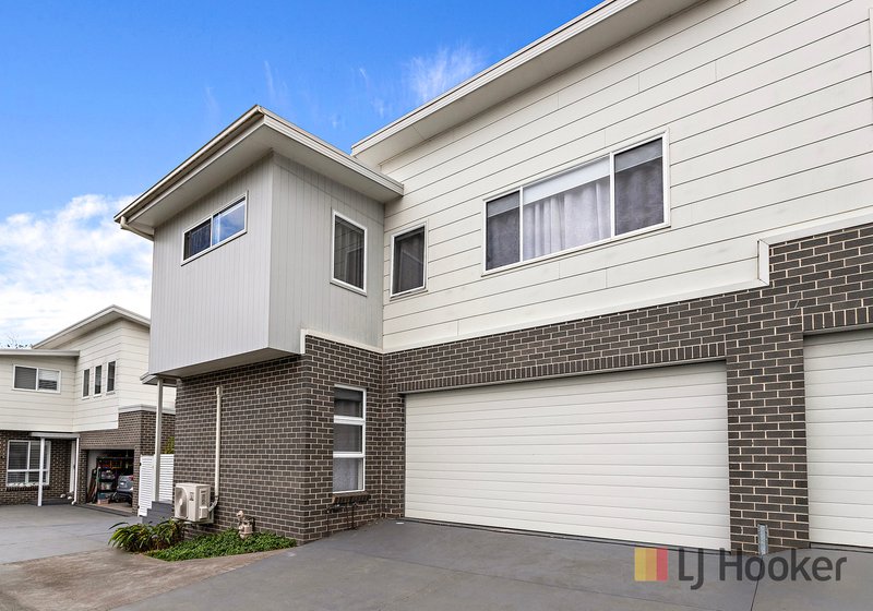 Photo - 2/21 Theodore Street, Oak Flats NSW 2529 - Image 1