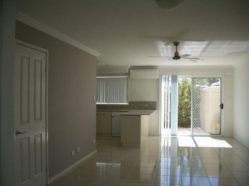 Photo - 2/21 Thompson Crescent, Clontarf QLD 4019 - Image 2