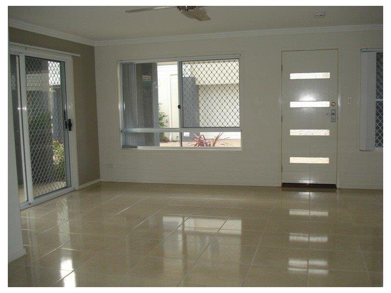 Photo - 2/21 Thompson Crescent, Clontarf QLD 4019 - Image 4