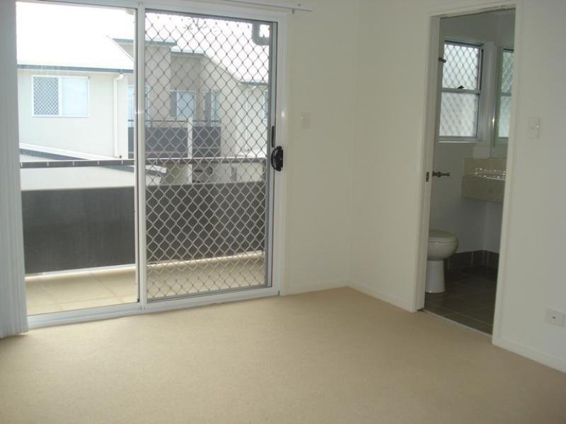 Photo - 2/21 Thompson Crescent, Clontarf QLD 4019 - Image 6