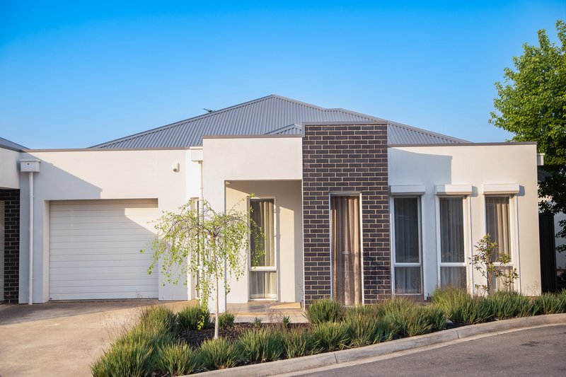 Photo - 2/21 Weld Crescent, Mount Barker SA 5251 - Image 1