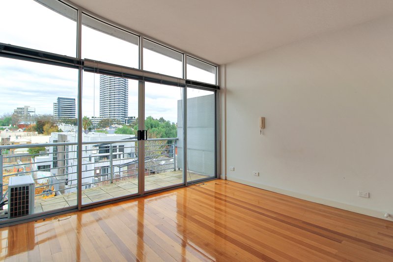 Photo - 2/21 Wellington Street, St Kilda VIC 3182 - Image 1