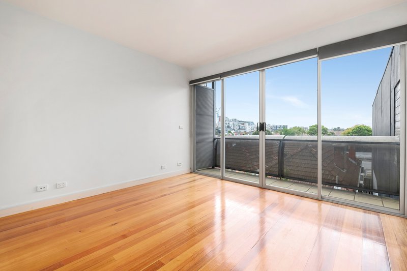 Photo - 2/21 Wellington Street, St Kilda VIC 3182 - Image 2