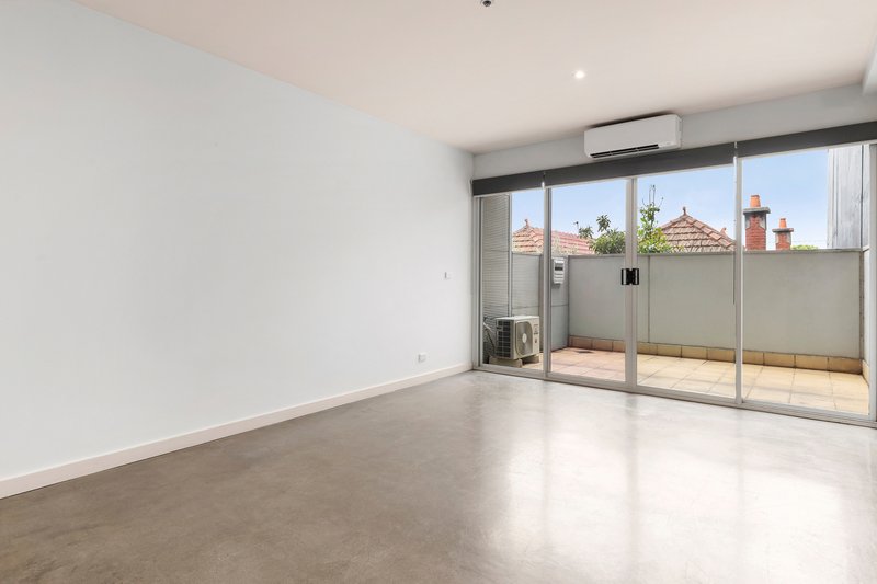 Photo - 2/21 Wellington Street, St Kilda VIC 3182 - Image 3