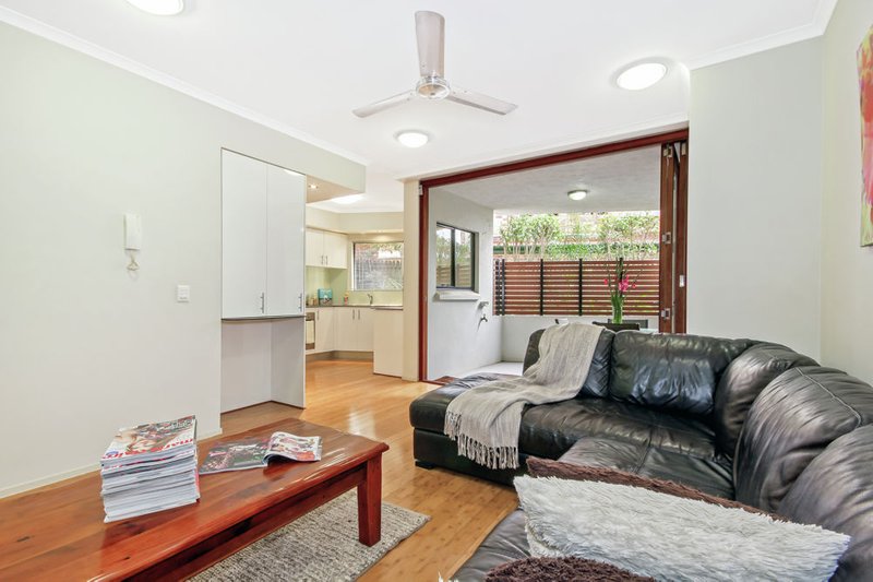 Photo - 2/21 Wolseley Street, Clayfield QLD 4011 - Image 2