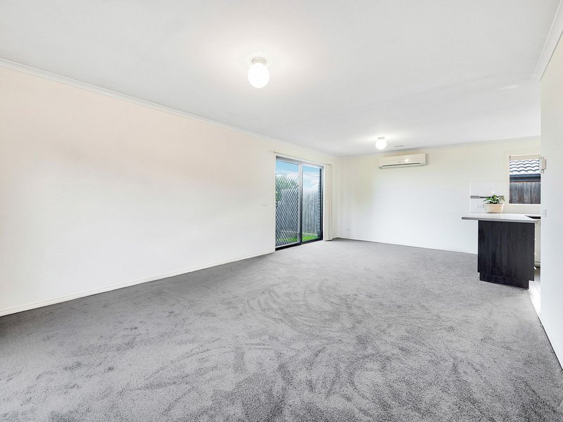 Photo - 22/107 Army Road, Pakenham VIC 3810 - Image 6