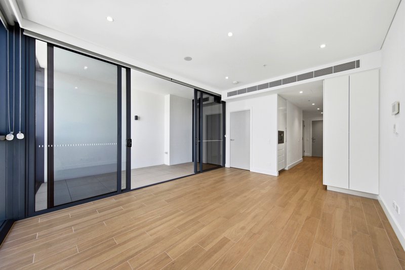 Photo - 2210/8 Walker Street, Rhodes NSW 2138 - Image 7
