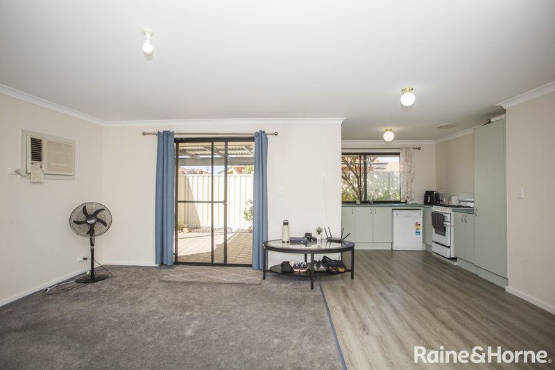 Photo - 22/11 Elvire Street, Viveash WA 6056 - Image 2