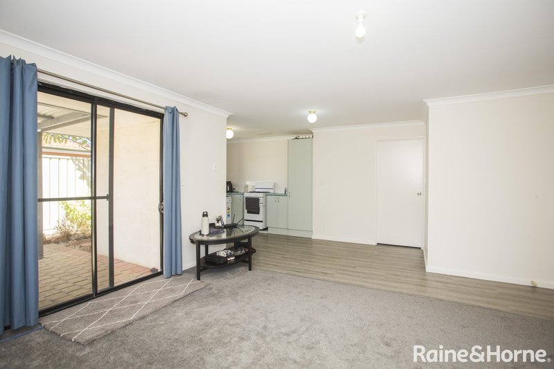 Photo - 22/11 Elvire Street, Viveash WA 6056 - Image 3