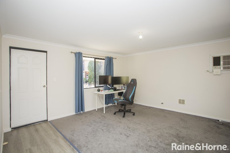 Photo - 22/11 Elvire Street, Viveash WA 6056 - Image 4