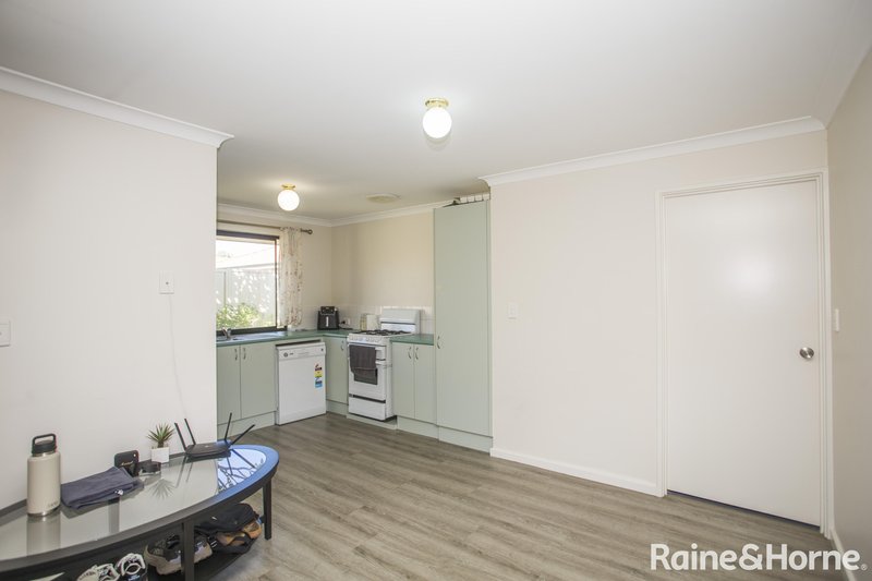 Photo - 22/11 Elvire Street, Viveash WA 6056 - Image 5