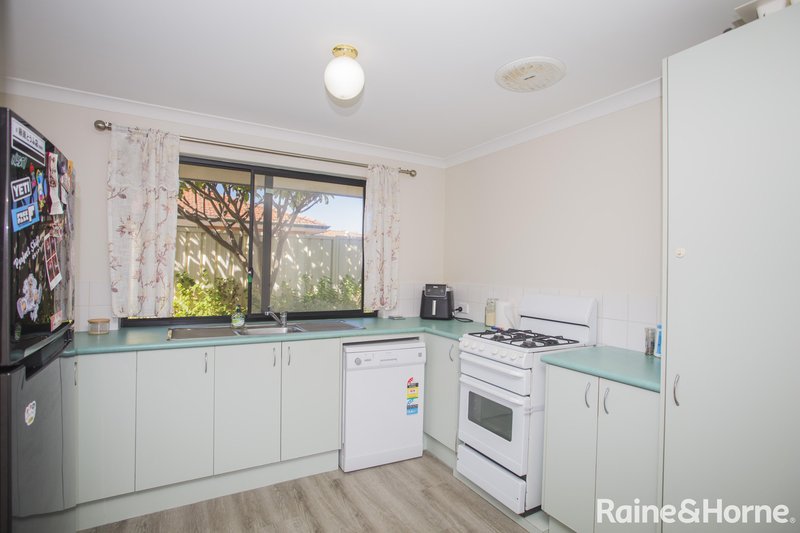 Photo - 22/11 Elvire Street, Viveash WA 6056 - Image 6