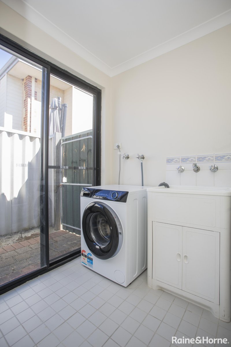 Photo - 22/11 Elvire Street, Viveash WA 6056 - Image 14