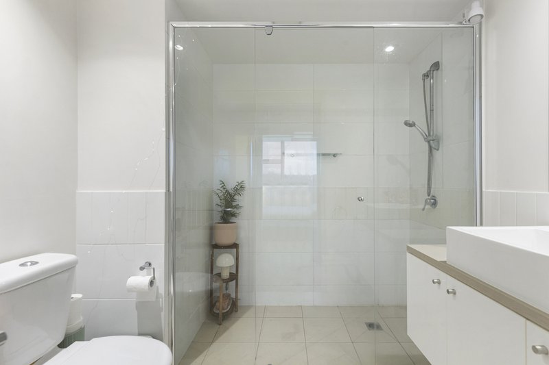 Photo - 221/129 Laver Drive, Robina QLD 4226 - Image 10