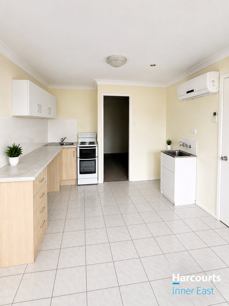 Photo - 2/2117 Wynnum Road, Wynnum West QLD 4178 - Image 2