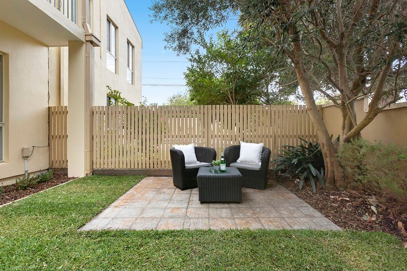 Photo - 2/212-214 Charman Road, Cheltenham VIC 3192 - Image 2