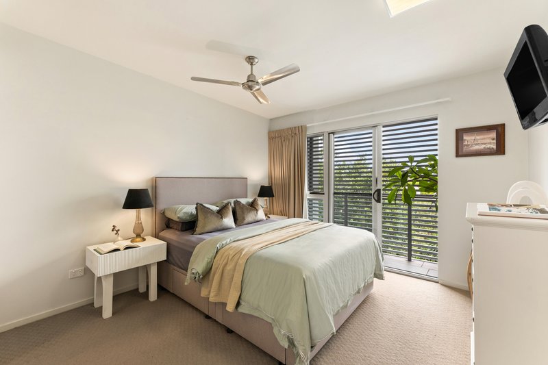 Photo - 22/12 Barramul Street, Bulimba QLD 4171 - Image 8