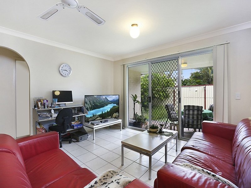 Photo - 22/128 Benowa Road, Southport QLD 4215 - Image 2