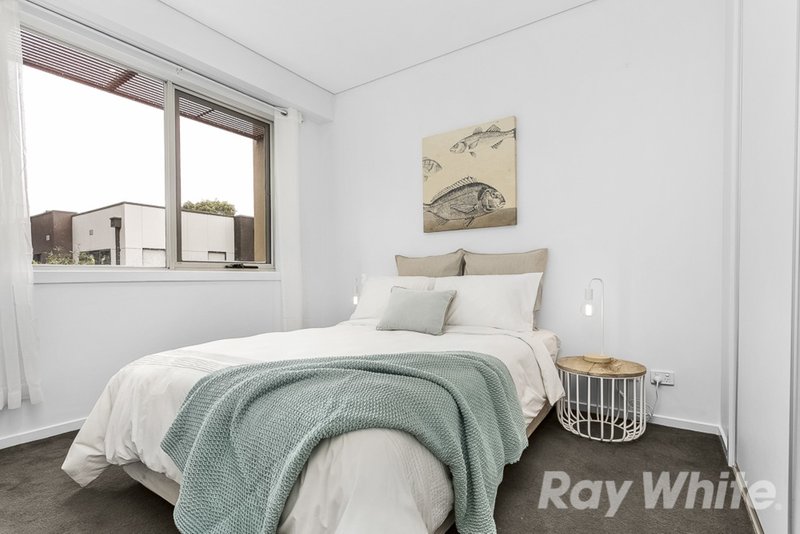 Photo - 2/213 Normanby Road, Notting Hill VIC 3168 - Image 6