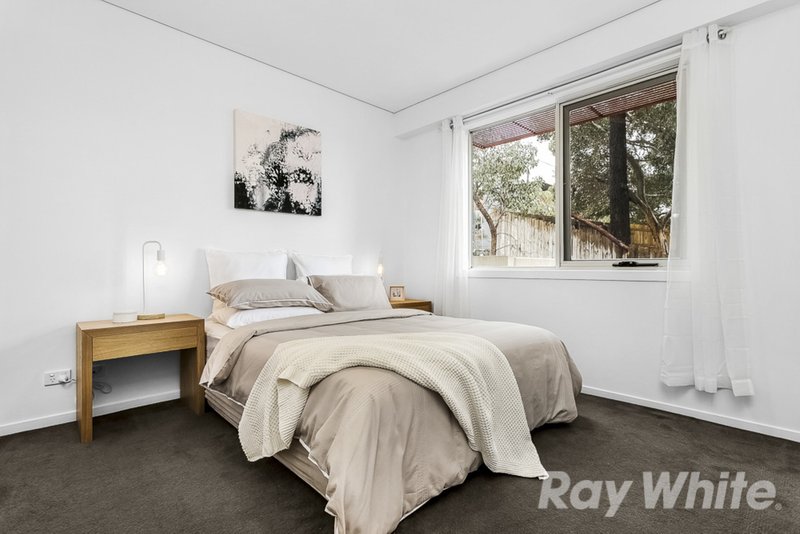 Photo - 2/213 Normanby Road, Notting Hill VIC 3168 - Image 7