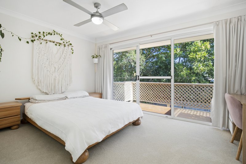 Photo - 2/215 Cottesloe Drive, Mermaid Waters QLD 4218 - Image 5