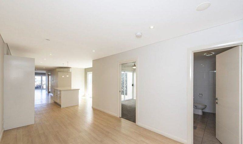 Photo - 2/216 Arcadia Drive, Shoalwater WA 6169 - Image 12
