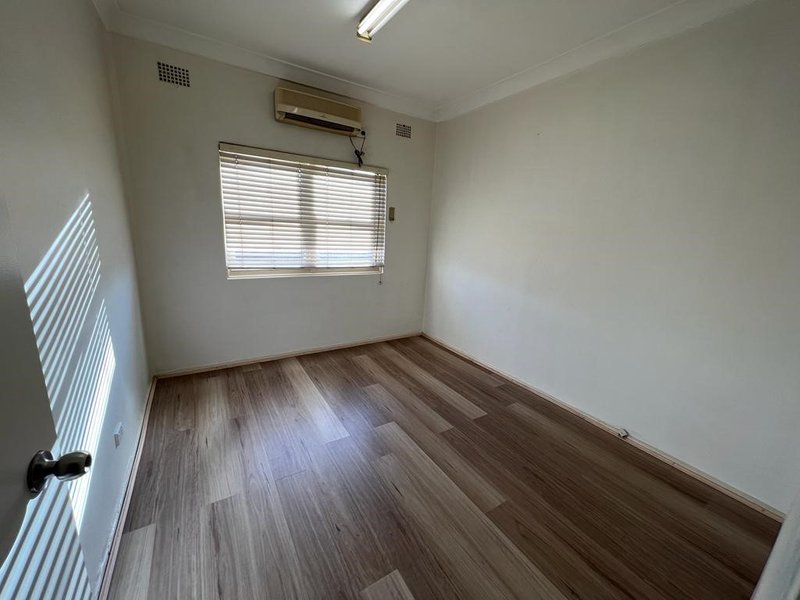 Photo - 2/216 The Boulevarde , Fairfield Heights NSW 2165 - Image 2