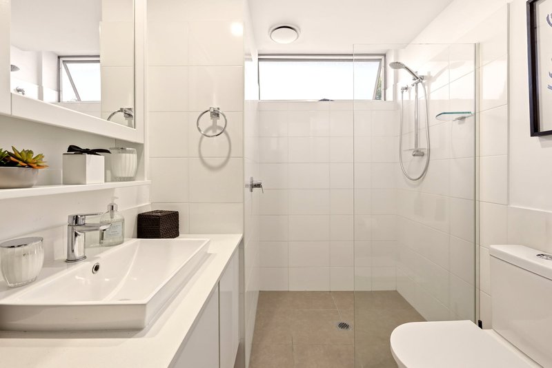Photo - 2216/1-7 Waterford Court, Bundall QLD 4217 - Image 19