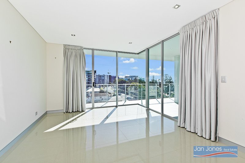 Photo - 22/17-23 Marine Parade, Redcliffe QLD 4020 - Image 11