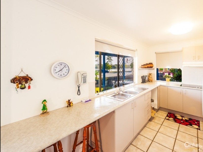 Photo - 2/217 Bradman Avenue, Maroochydore QLD 4558 - Image 3