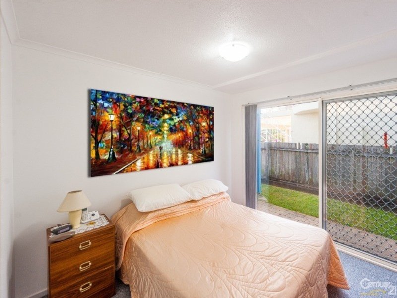 Photo - 2/217 Bradman Avenue, Maroochydore QLD 4558 - Image 5