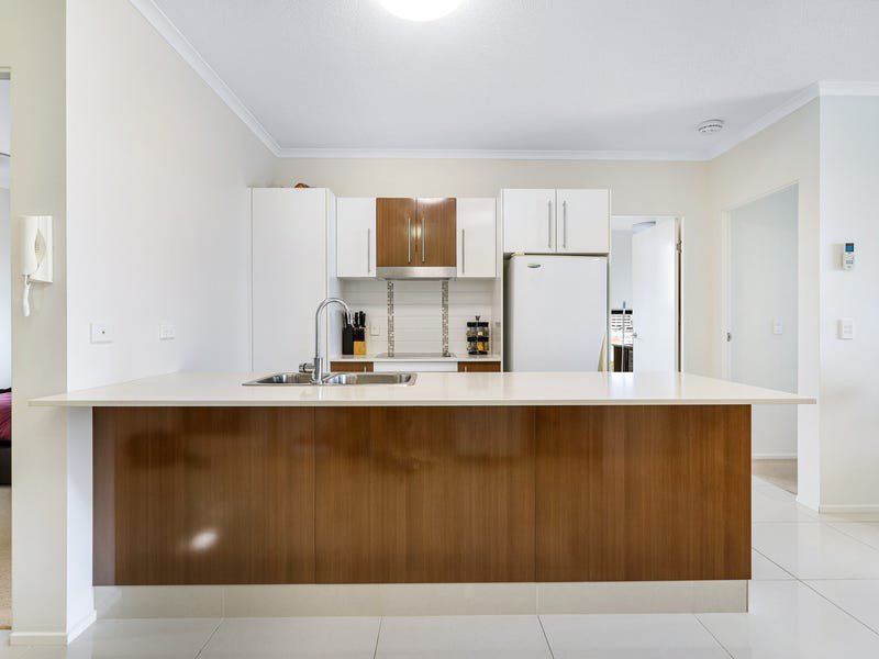 Photo - 22/171 Scarborough Street, Southport QLD 4215 - Image 4