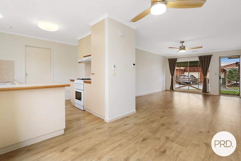 Photo - 2/218-220 Beechworth Road, Wodonga VIC 3690 - Image 2
