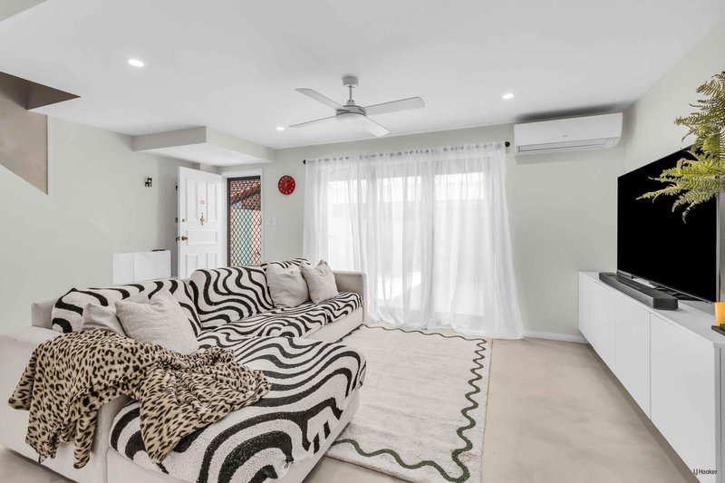 Photo - 22/18 Bottlewood Court, Burleigh Waters QLD 4220 - Image 3