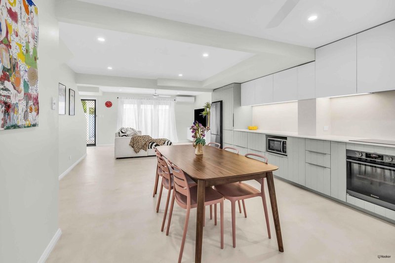 Photo - 22/18 Bottlewood Court, Burleigh Waters QLD 4220 - Image 6