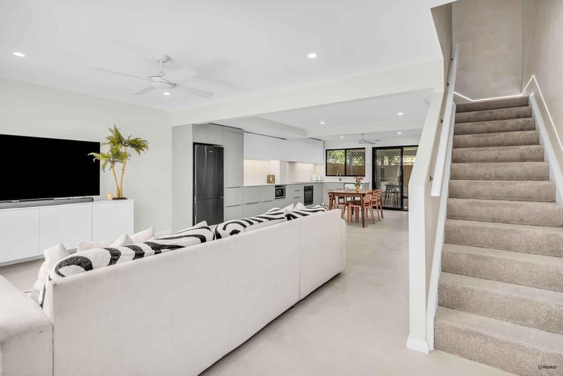 Photo - 22/18 Bottlewood Court, Burleigh Waters QLD 4220 - Image 7