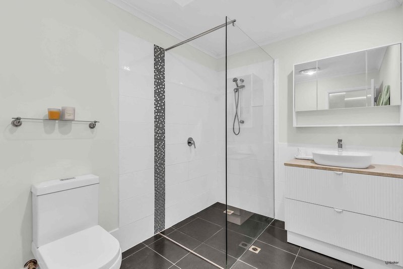 Photo - 22/18 Bottlewood Court, Burleigh Waters QLD 4220 - Image 13
