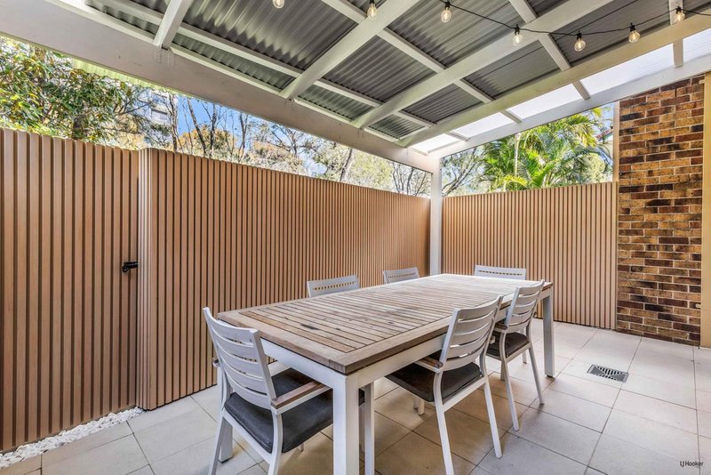 Photo - 22/18 Bottlewood Court, Burleigh Waters QLD 4220 - Image 16