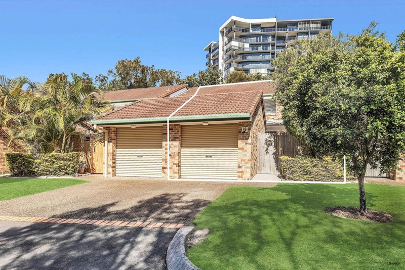 Photo - 22/18 Bottlewood Court, Burleigh Waters QLD 4220 - Image 17