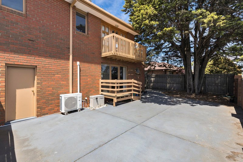 Photo - 2/218 Warrigal Road, Oakleigh South VIC 3167 - Image 7