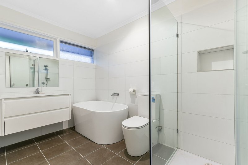 Photo - 2/22-24 Amersham Avenue, Springvale South VIC 3172 - Image 8