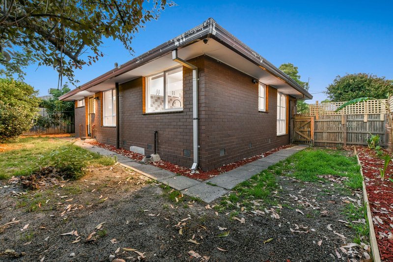 Photo - 2/22-24 Amersham Avenue, Springvale South VIC 3172 - Image 11