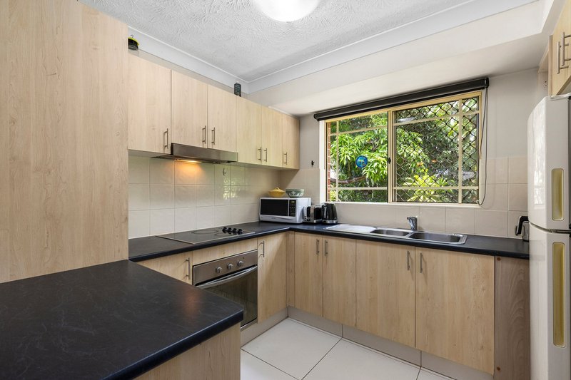 Photo - 2/22-24 Gray Street, Southport QLD 4215 - Image 4